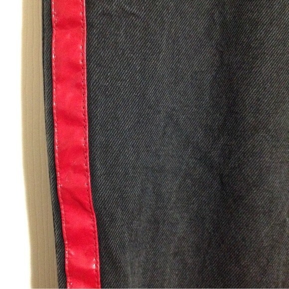 URBAN OUTFITTERS BDG Red Tuxedo Stripe Black Straight Leg Mom Jeans Size 25 NWT - Picture 3 of 9